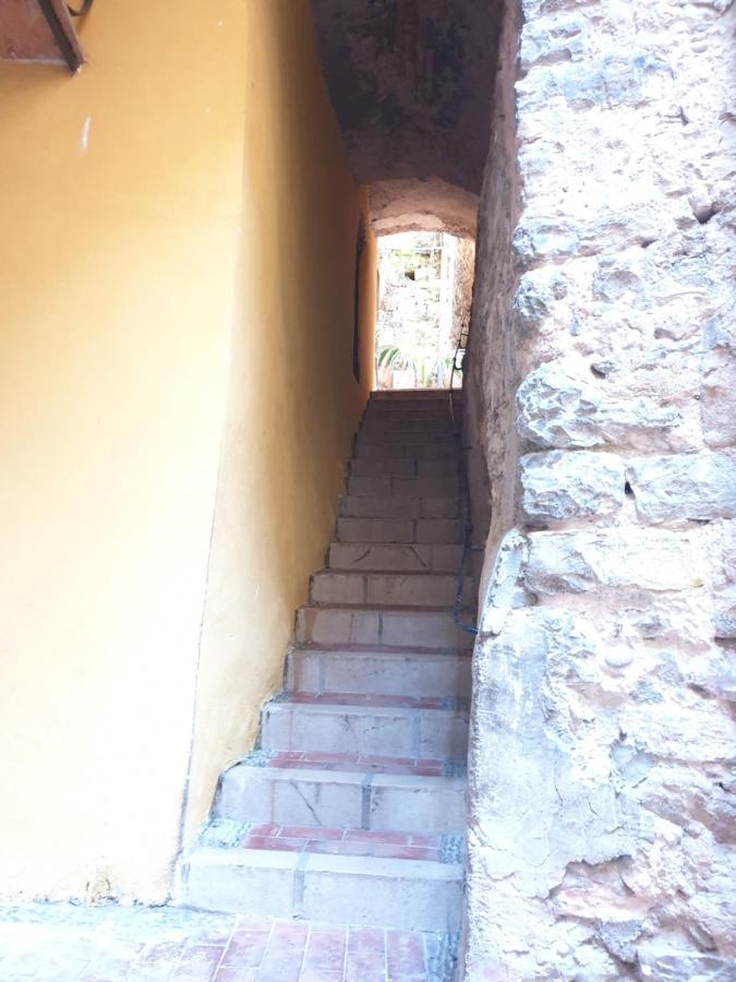 Charmant Studio Avec Coin Nuit - Vieille Ville Climatise Menton Ngoại thất bức ảnh